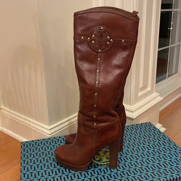 Tory Burch Knee High platform boots. - Picture 6 of 8